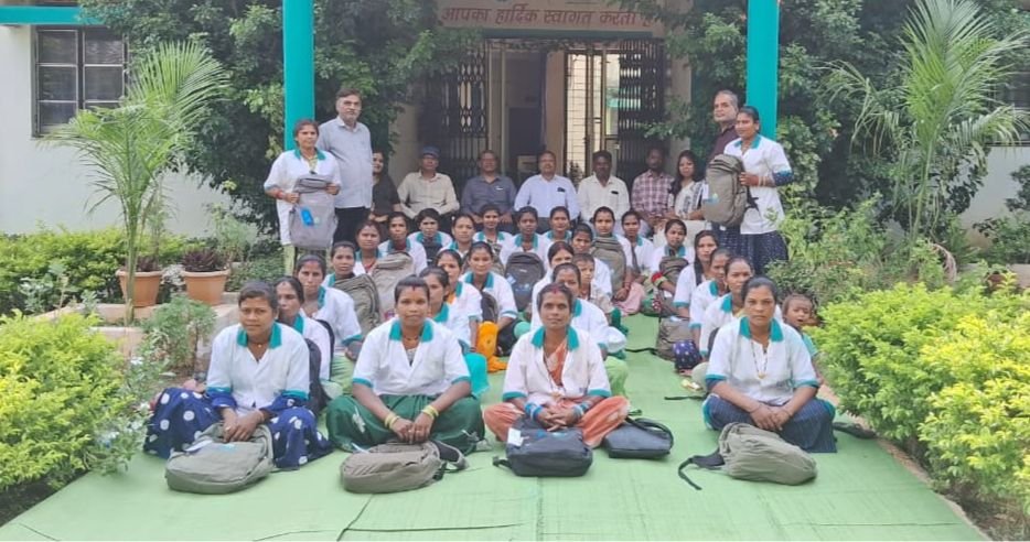 पशु सखियों का 17 दिवसीय आवासीय प्रशिक्षण संपन्न,बांटी गई पशु सखी किट