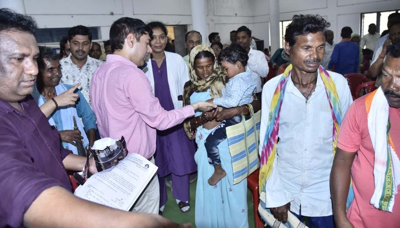 तीन दिवसीय पंजीयन शिविर का कलेक्टर ने किया निरीक्षण मातृत्व वंदना योजनान्तर्गत शत-प्रतिशत लाभान्वित करने दिए निर्देश