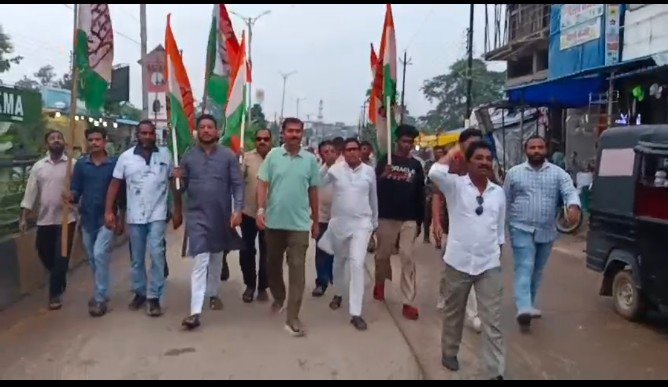 || राहुल गांधी पर दर्ज FIR के विरोध में सुकमा में कांग्रेस का पैदल मार्च, गांधी प्रतिमा के सामने गूंजा - रघुपति राघव राजा राम ||