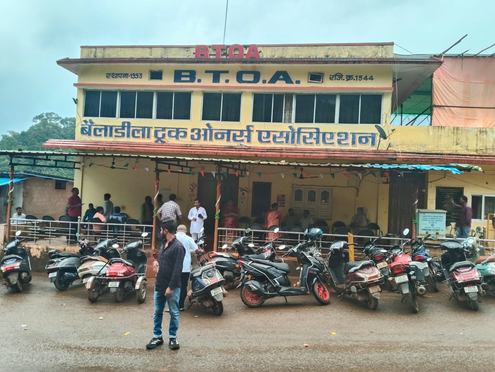बैलाडीला ट्रक ऑनर्स एसोसिएशन के वार्षिक चुनाव आते ही सक्रिय होते हैं दर्जनों ‘हितैषी’, जीत के बाद घोषणाएं क्यों हो जाती हैं गुम?