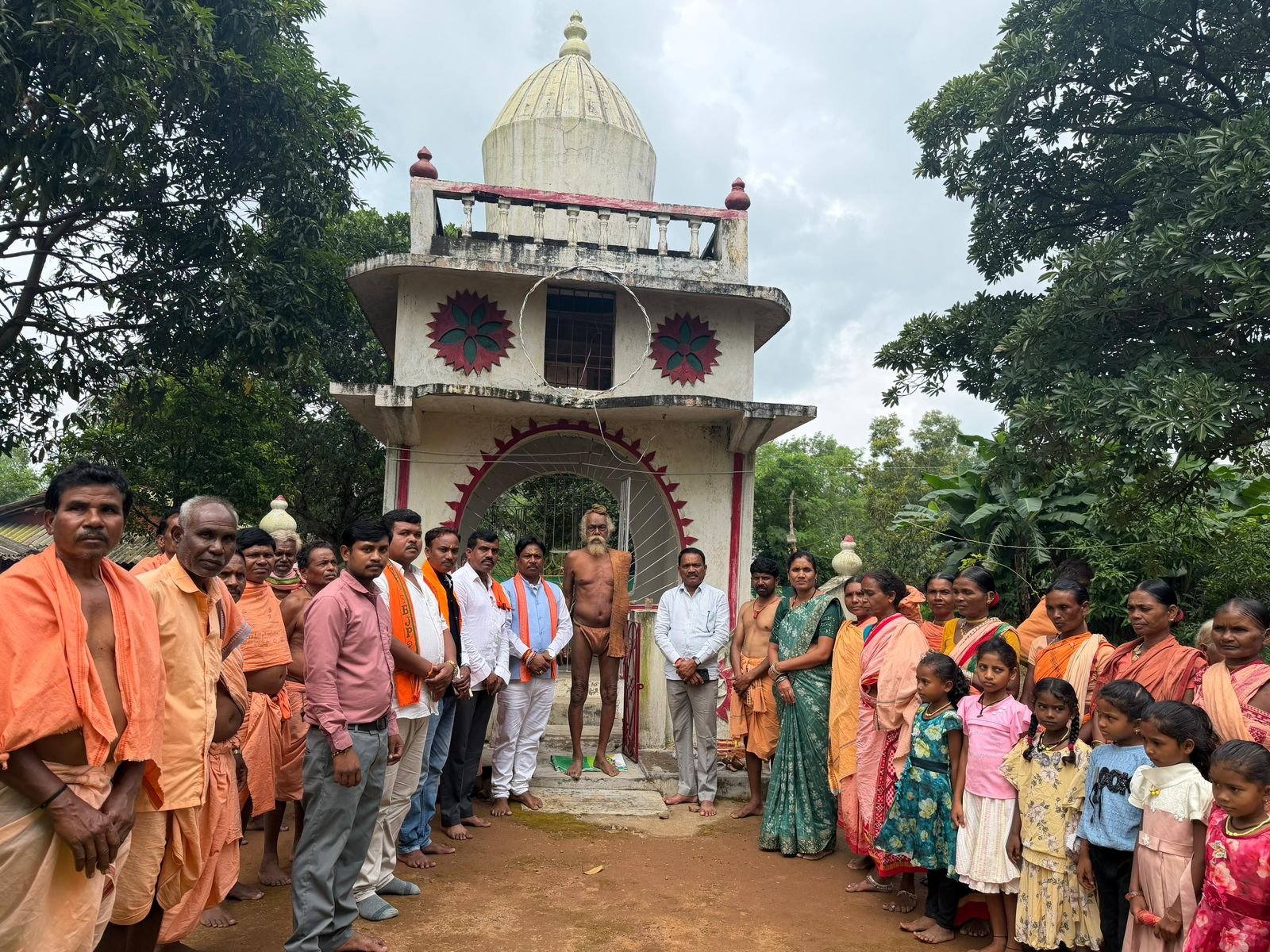सांसद महेश कश्यप ने किया बस्तर क्षेत्र का दौरा,विकास कार्यों की दी सौगात ग्रामीण क्षेत्रों का सर्वांगीण विकास केंद्र एवं राज्य सरकार की प्राथमिकता : महेश कश्यप