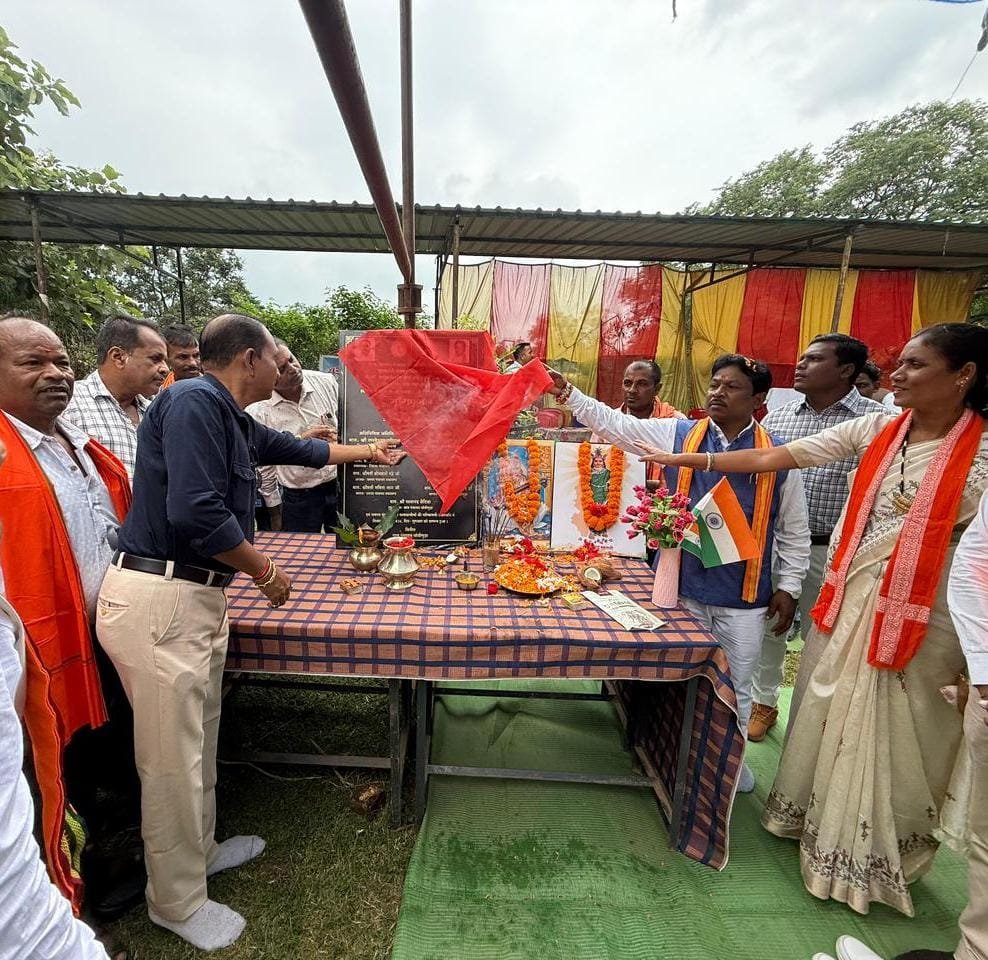 || सांसद महेश कश्यप ने 75 लाख रुपये के सड़क,पुल पुलिया विकास कार्यों का किया भूमिपूजन ||