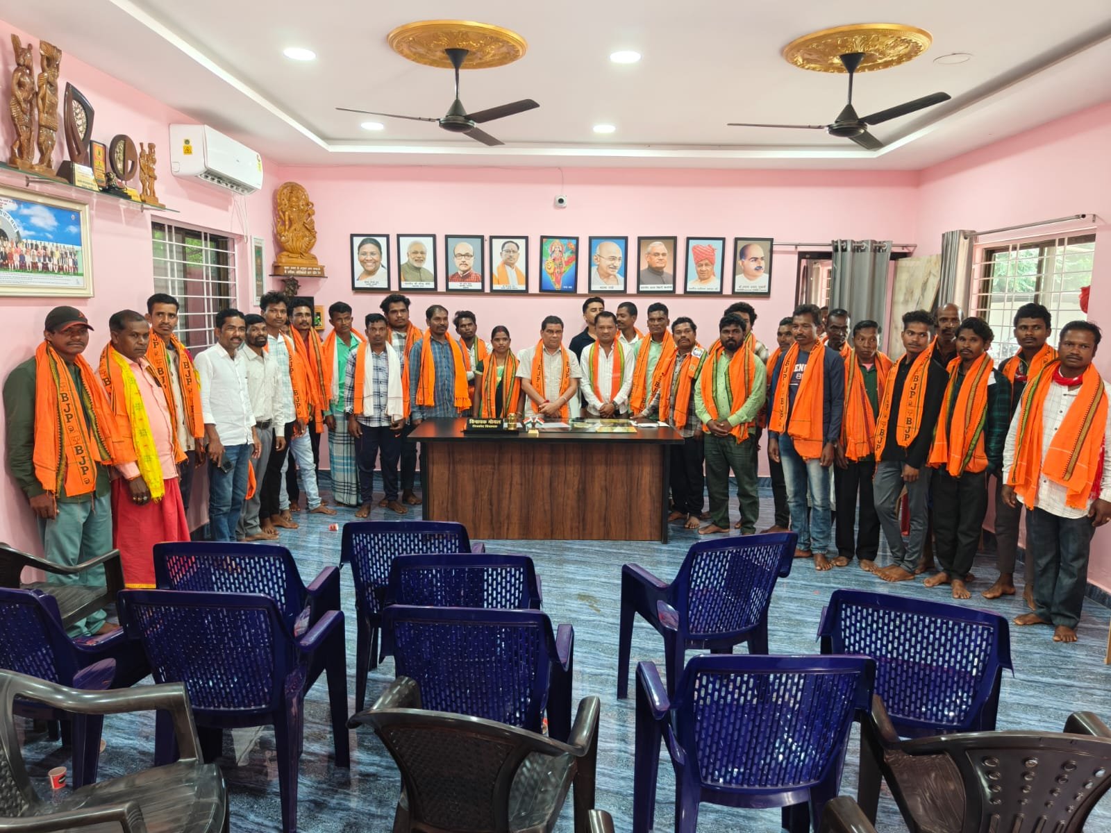 बुरुंगपाल में 30 से 35 युवाओं ने थामा भाजपा का दामन विधायक विनायक गोयल की मौजूदगी में कराया सदस्यता ग्रहण, संगठन ने किया स्वागत